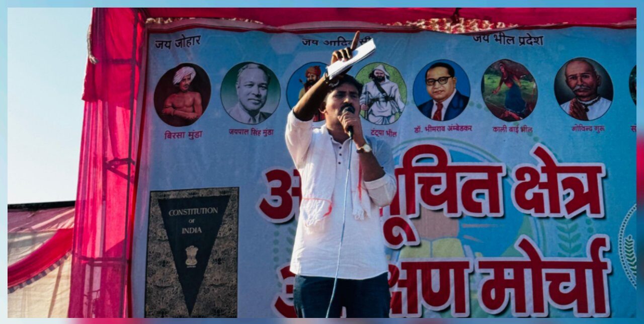 Rajkumar Roat @roat_mla अनुसूचित क्षेत्र आरक्षण मोर्चा के बैनर तले बांसवाड़ा में आयोजित कार्यक्रम में सम्मिलित। मुख्य रूप से राज्य में क्षेत्रीय आधार पर आरक्षण का बंटवारा कर अनुसूचित क्षेत्र के ST अभ्यर्थियों को प्रशासनिक सेवाओं में प्रतिनिधित्व देने, अनुसूचित क्षेत्र में आरक्षण संबंधी विसंगतियों को दूर करने सहित कुल 31 सूत्री मांगपत्र राज्यपाल महोदय एवं मुख्यमंत्री